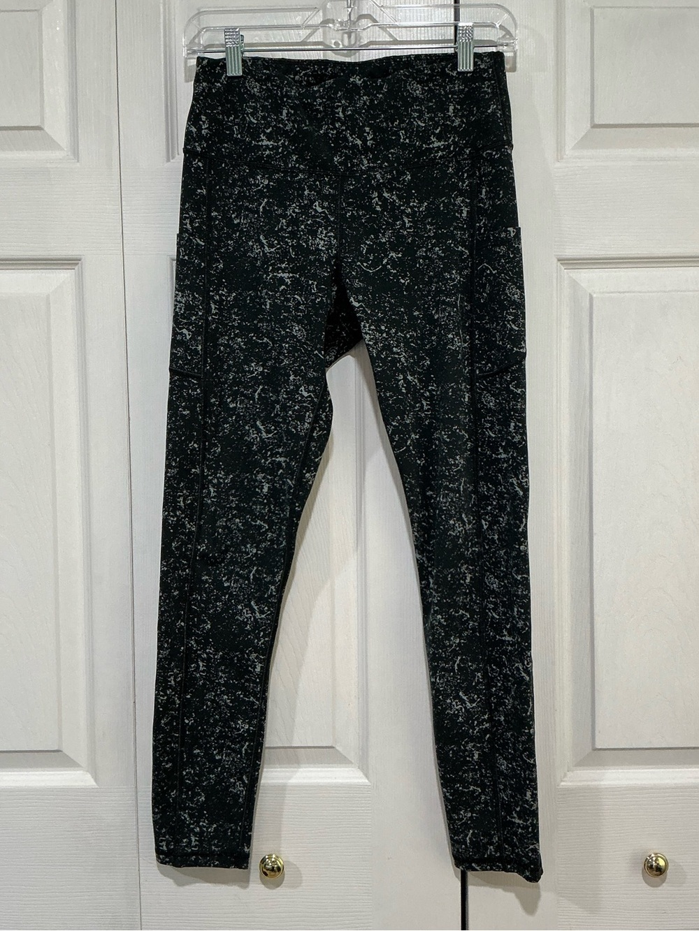 🤎 Iuga Women’s Black and Gray Leggings with Side Pockets - Large